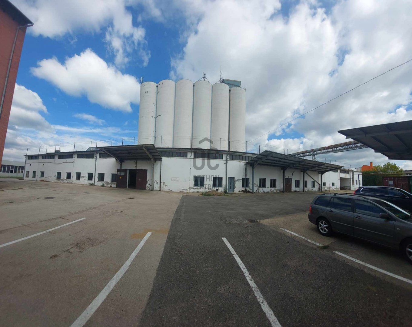 75m² · 76.200 ft
