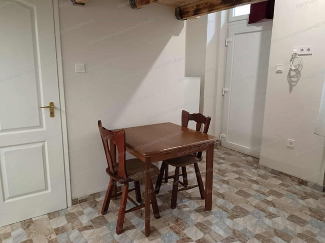Kiadó téglalakás, albérlet, Kaposváron 120 E Ft / hó, 1 szobás