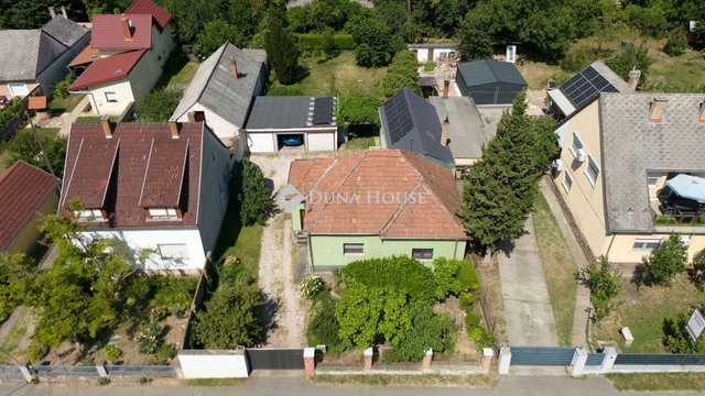 Eladó családi ház, Pécsett 99.9 M Ft, 4 szobás