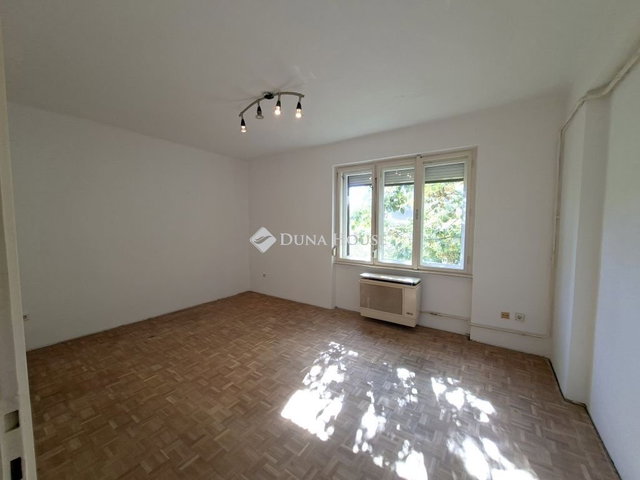 Eladó téglalakás, Zalaegerszegen 29.9 M Ft, 1 szobás