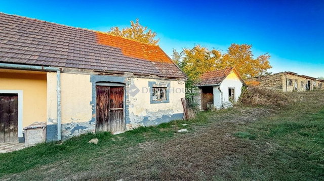 Eladó családi ház, Lajoskomáromban 27 M Ft, 3 szobás