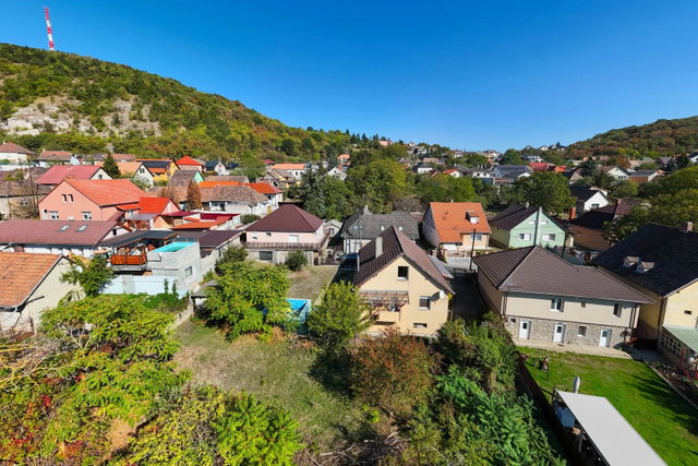 Eladó családi ház, Tatabányán 99 M Ft, 5 szobás