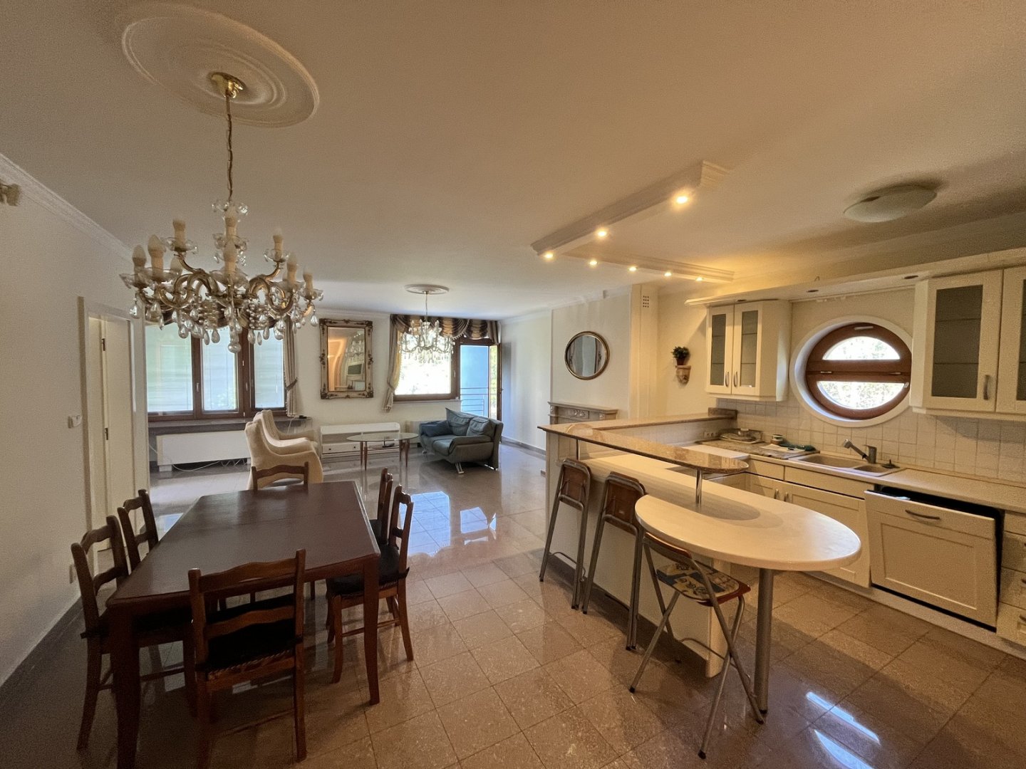 5 hálószoba · 165 m² · 1.098.000 Ft