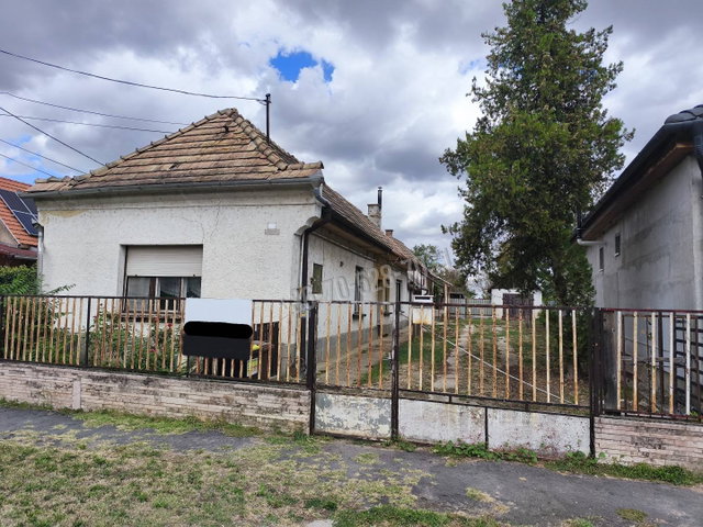 Eladó családi ház, Naszályon 32 M Ft, 3 szobás