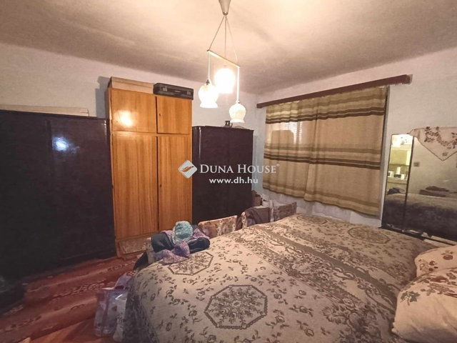 Eladó családi ház, Bakonybánkon 20.9 M Ft, 2 szobás