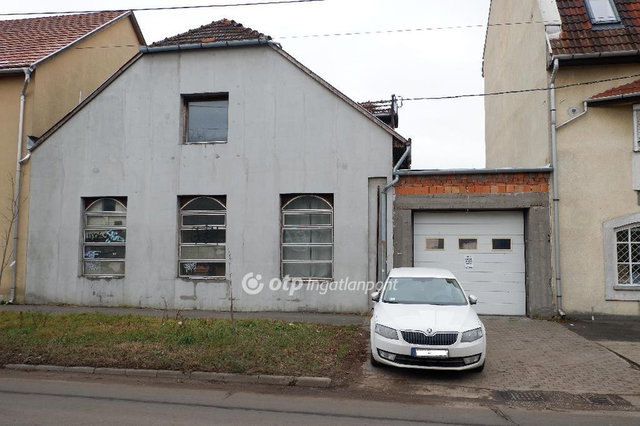 Eladó családi ház, Szegeden 150 M Ft, 4 szobás