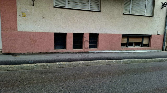Eladó téglalakás, Pécsett 25.99 M Ft, 1 szobás