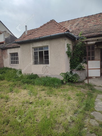 Eladó családi ház, Bajnán 22.99 M Ft, 3 szobás