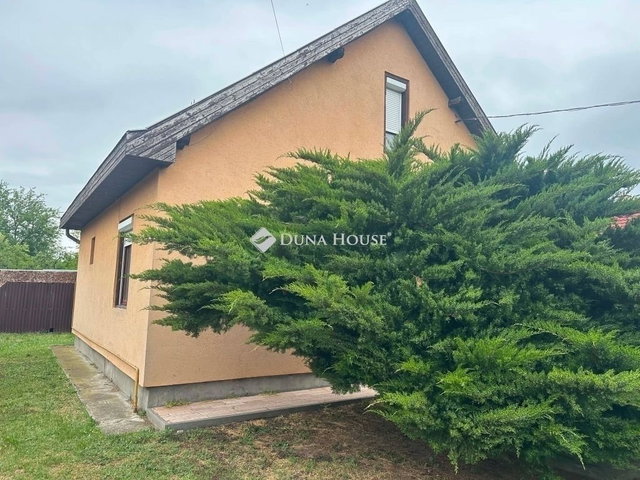 Eladó családi ház, Majosházán 74.9 M Ft, 4 szobás