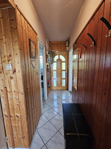 Eladó téglalakás, Szekszárdon 32.8 M Ft, 3 szobás