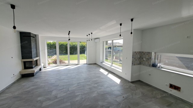 Eladó családi ház, Siófokon 134.99 M Ft, 4 szobás