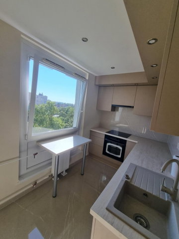 Eladó panellakás, Szegeden, Kossuth Lajos sugárúton 76 M Ft