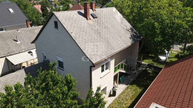 Eladó családi ház, Magyaralmáson 58.9 M Ft, 3 szobás