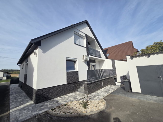 Eladó családi ház, Balatonkeresztúron 139.9 M Ft, 6 szobás