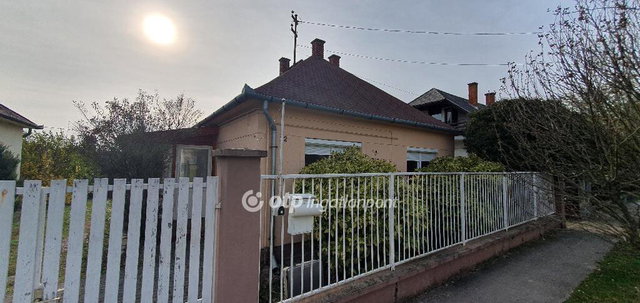 Eladó családi ház, Devecseren 36.9 M Ft, 3 szobás