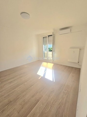 Eladó panellakás, Pécsett 51.9 M Ft, 2 szobás