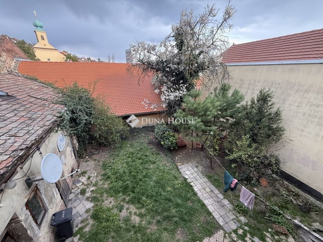 Eladó téglalakás, Pécsett 47 M Ft, 3 szobás