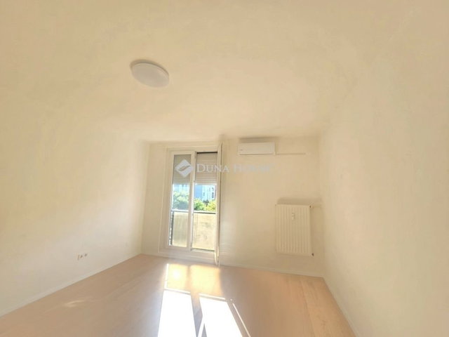 Eladó panellakás, Pécsett 51.9 M Ft, 2 szobás