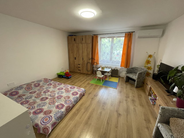 Eladó családi ház, Nagykarácsonyon 27 M Ft, 2 szobás