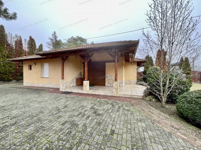 Eladó családi ház, Zamárdiban 134.9 M Ft, 5 szobás