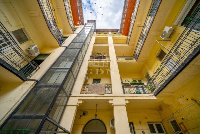 Eladó téglalakás, Budapesten, VI. kerületben 47.9 M Ft, 1 szobás