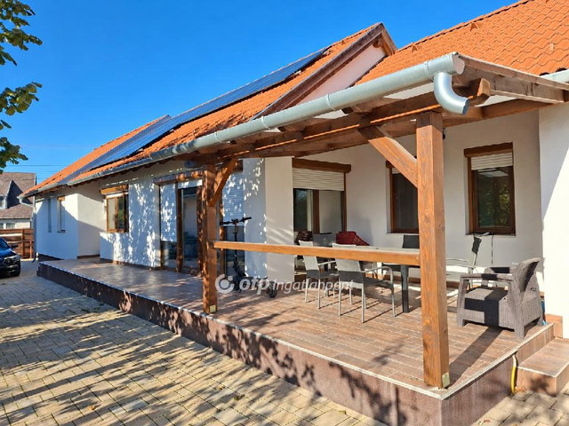 Eladó családi ház, Rácalmáson 160 M Ft, 4 szobás