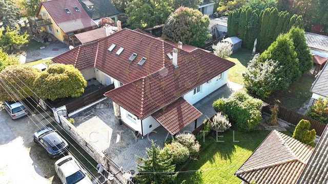 Eladó családi ház, Siófokon 159.9 M Ft, 6 szobás