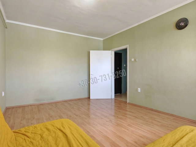 Eladó panellakás, Egerben, Töviskes téren 39.9 M Ft, 3 szobás