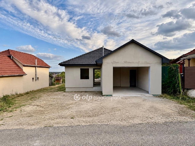 Eladó családi ház, Mályin 89.99 M Ft, 3 szobás