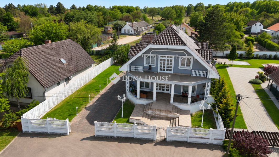 8 bed · 254m² · 89.900.000 ft