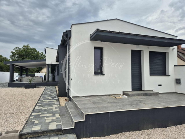 Eladó családi ház, Pécsett 195 M Ft, 3 szobás