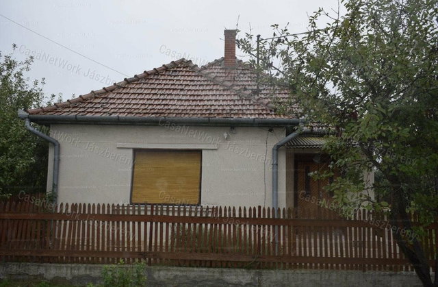 Eladó családi ház, Viszneken 10.9 M Ft, 1 szobás