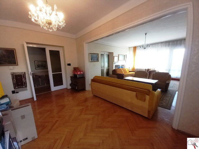 Eladó sorház, Pécsett 129.9 M Ft, 9 szobás