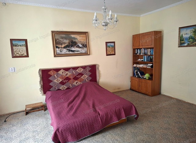 Eladó téglalakás, Sopronban 95 M Ft, 5 szobás