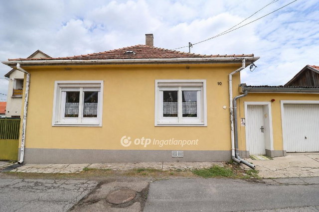 Eladó családi ház, Ráckevén 70 M Ft, 4 szobás