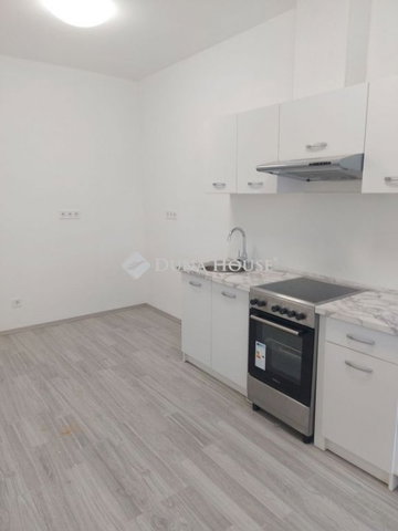 Eladó téglalakás, Kiskőrösön 40 M Ft, 1 szobás