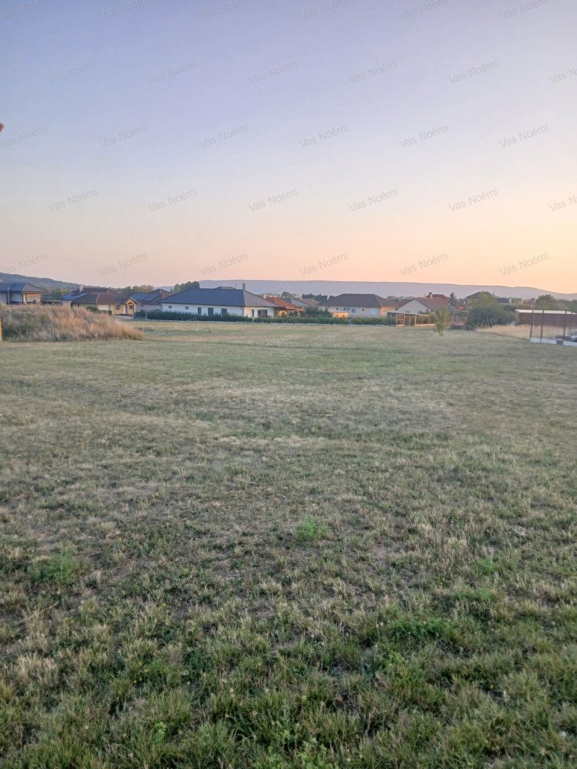 1200m² · 42.500.000 ft