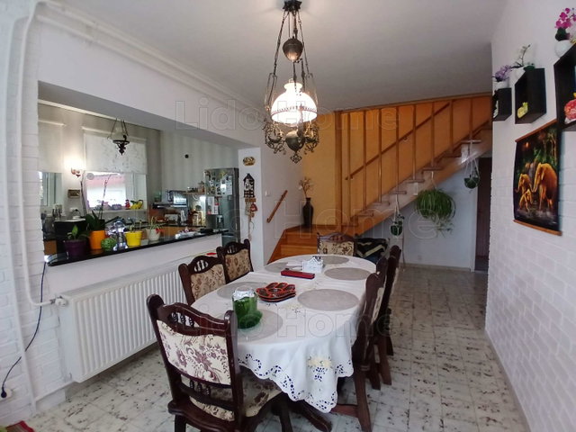 Eladó családi ház, Kisbajcson 125 M Ft, 4 szobás