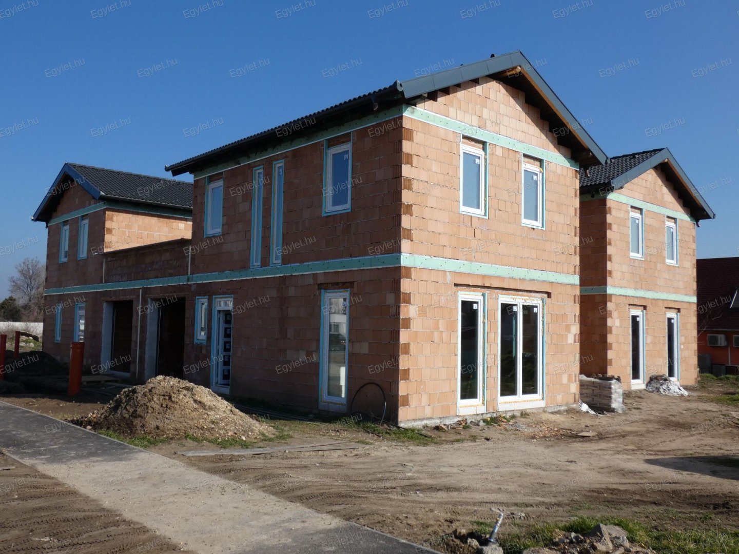 Ikerház · 4 hálószoba · 120 m² · 137.800.000 Ft