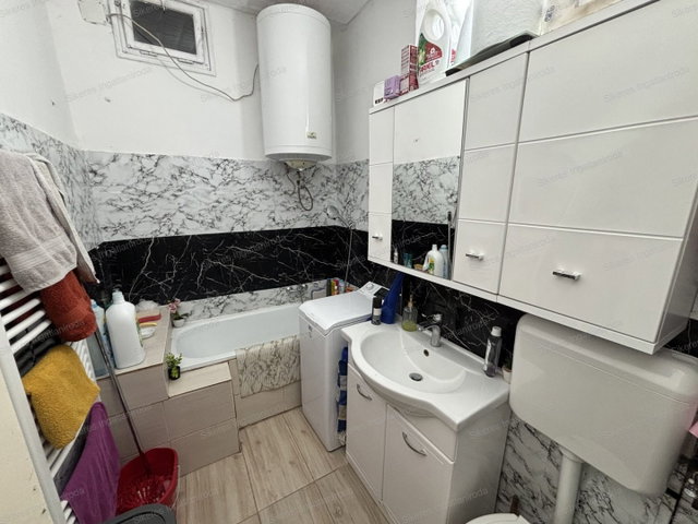 Eladó téglalakás, Oroszlányban 31 M Ft, 2+1 szobás