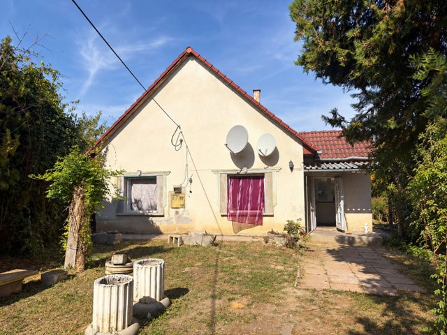 Eladó családi ház, Siklóson 25 M Ft, 3 szobás