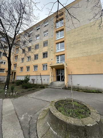 Eladó panellakás, Győrött 63 M Ft, 4 szobás