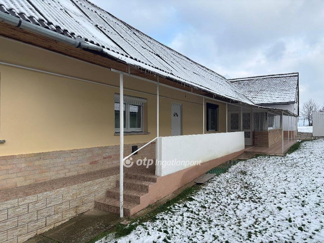 Eladó családi ház, Bezedeken 25 M Ft, 3 szobás