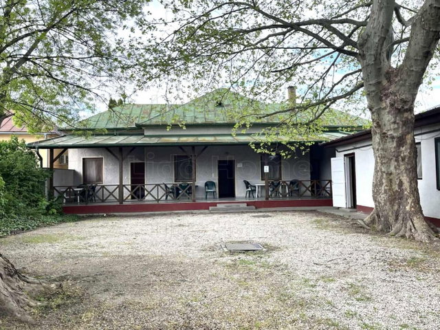Eladó nyaraló, Balatonbogláron 165 M Ft, 10 szobás