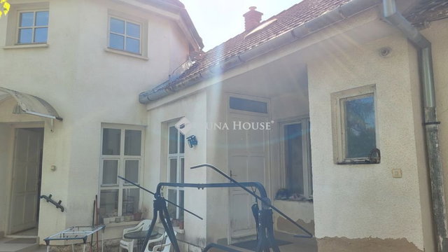 Eladó családi ház, Pécsett, Szövetkezet utcában 65 M Ft