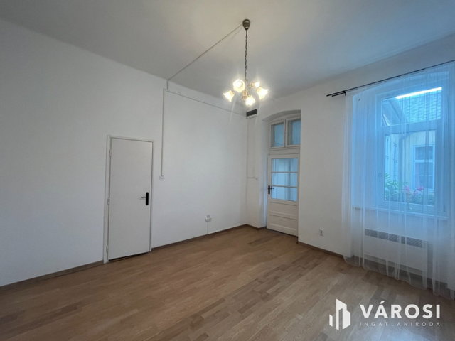 Eladó családi ház, Debrecenben 33 M Ft, 1 szobás