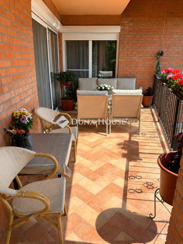 Eladó családi ház, Pécsett 165 M Ft, 6 szobás