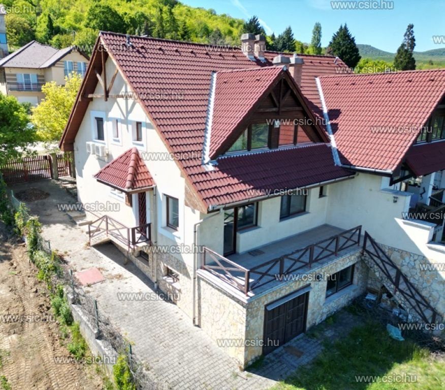 6 bed · 194m² · 129.900.000 ft