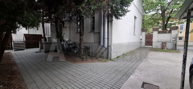 Kiadó családi ház, albérlet, Szegeden 600 E Ft / hó, 8 szobás