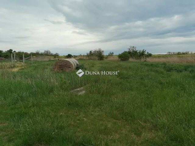 Eladó telek, Sárkeresztúron 3.9 M Ft / költözzbe.hu